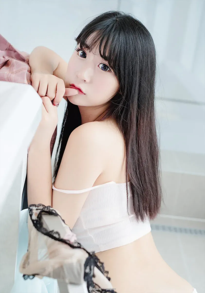 猫九酱晒衣服的小女友42p-33