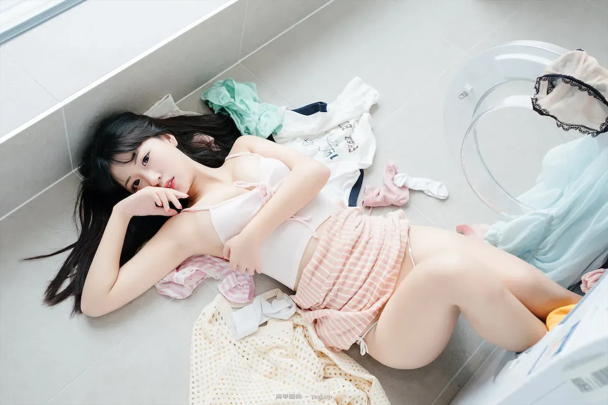 猫九酱晒衣服的小女友42p-35