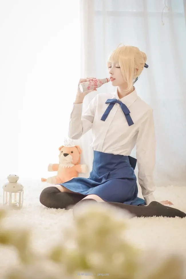 《Fate/Zero》Saber常服Cosplay【CN：洛尘尘酱】 (8 photos)