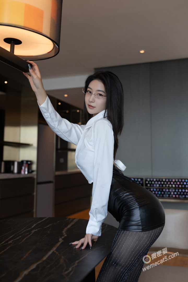 熊小诺 – 内购无水印 NO.7547 韩式老师 [78P]